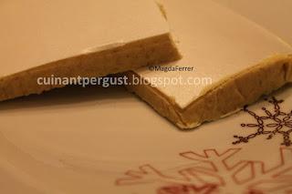 Turrón de chocolate blanco, coco tostado y curry