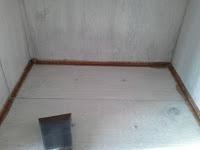 Mesilla con cajas de vino