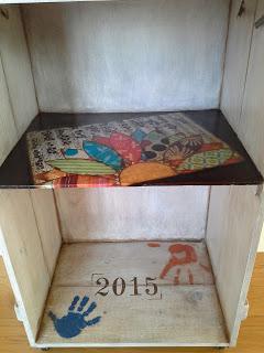 Mesilla con cajas de vino