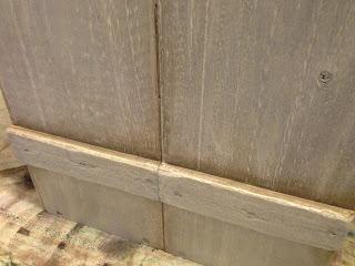 Mesilla con cajas de vino