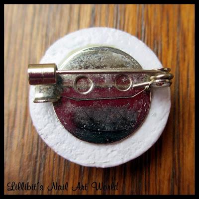 Broches navideños y un colgante (hechos con esmaltes)