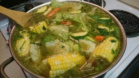 Consejos para recuperarte de una noche de exceso (por el alto consumo de alimentos y bebidas)