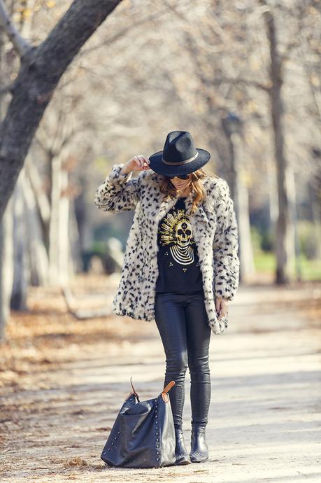 SKULL TEE SHIRT AND LEO COAT