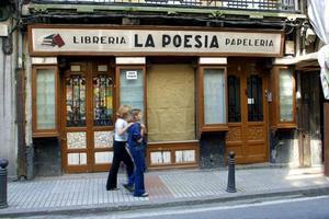 La librería La Poesía, de La Coruña, inspiración de Manuel Rivas. XOSÉ CASTRO  LA VOZ DE GALICIA