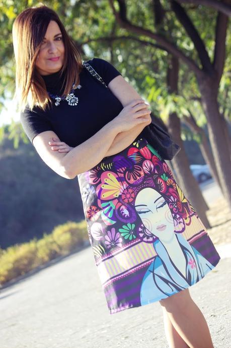 Con una falda muy original