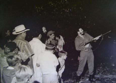 Fidel dispara al aire a las doce de la noche.
