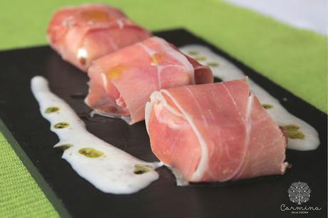 RAVIOLI DE JAMÓN  RELLENO DE FOIE, MANZANA CARAMELIZADA Y QUESO DE CABRA,  CON CREMA DE MELÓN