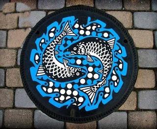 Tapas de alcantarillado japonesas.