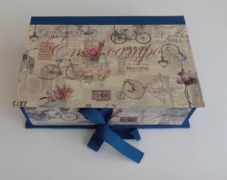 Mi primera caja de cartonaje.