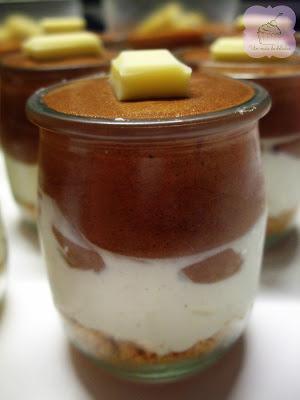 Cheesecake de mousse de chocolate en vasitos
