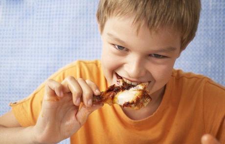 Peligros de la deglución por huesos del pollo