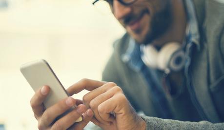 Aumenta la tendencia de ligar por el móvil