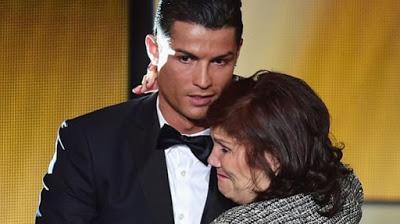 Cristiano Ronaldo regala un Porsche a su madre