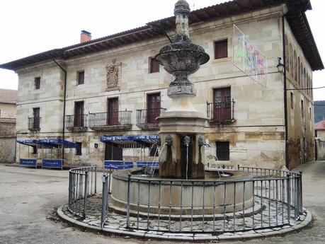 Palacio de Samaniego en la plaza Mayor de Maestu