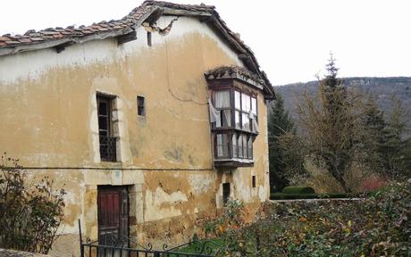 Romántico caserón en decadente ruina