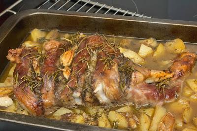 Pata de cordero al horno con Oporto y romero