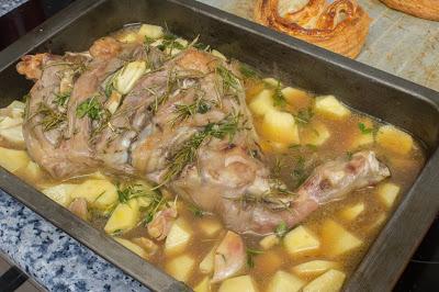 Pata de cordero al horno con Oporto y romero