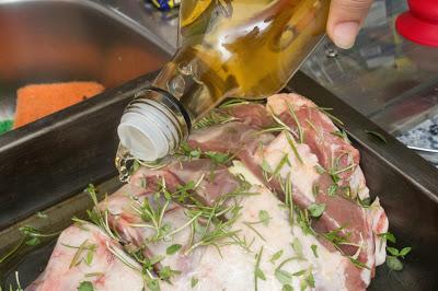 Pata de cordero al horno con Oporto y romero