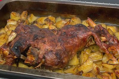 Pata de cordero al horno con Oporto y romero