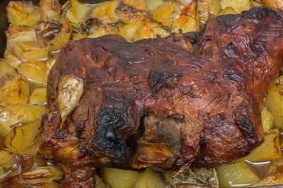 Pata de cordero al horno con Oporto y romero