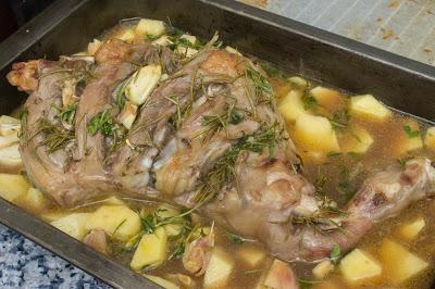 Pata de cordero al horno con Oporto y romero