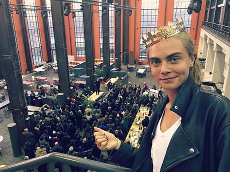 CARA DELEVINGNE PUBLICA UNA IMAGEN DEL SET DE RODAJE DE VALERIAN Y LA CIUDAD DE LOS MIL PLANETAS