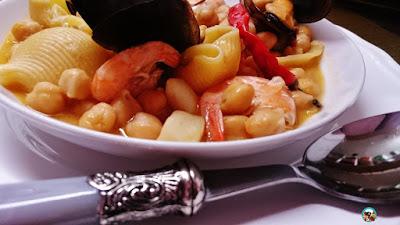 Guiso de mariscos con garbanzos