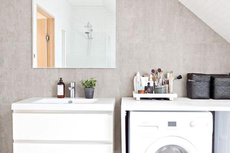 decoración comedores blancos decoblog estilo nórdico iluminación natural ventanas abuhardilladas Suelos de roble macizo pisos nórdicos distribución diáfana blog decoración mármol decoración de interiores 