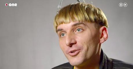 Neil Harbisson, el primer 'cyborg' en el mundo, que convierte el color en sonido