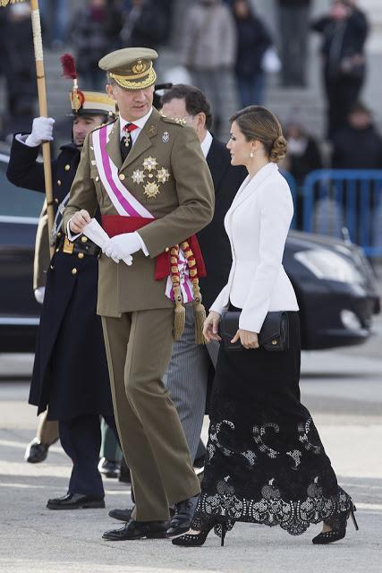 Dña. Letizia repite Varela y bolso asturiano en la Pascua Militar