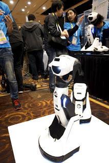 #CES2016: Tipron, un robot que se transforma en proyector