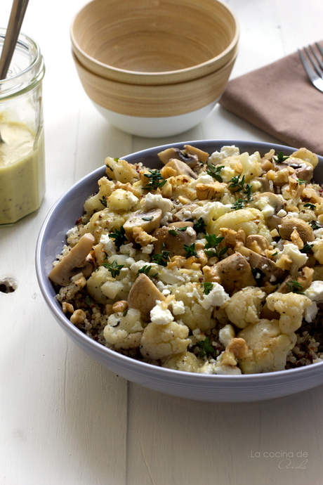 Ensalada de quinoa, coliflor y champiñones