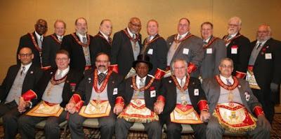 EL «ARCO REAL» DE MANO DE UN ESPAÑOL EL «ARCO REAL» DE MANO DE UN ESPAÑOL