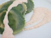 Raviolis espiral bicolor gambas salsa salmón