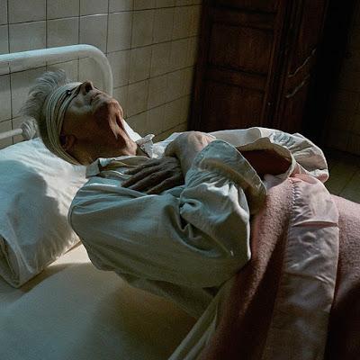 Nuevo (y muy inquietante) videoclip de David Bowie: 'Lazarus'