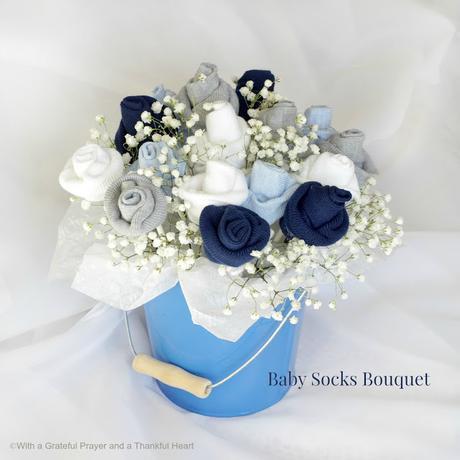 Un regalo para Babyshower! Como hacer un ramo de flores con medias de bebe.