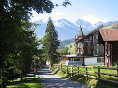 Esquía a las faldas de las tres grandes montañas en Mürren