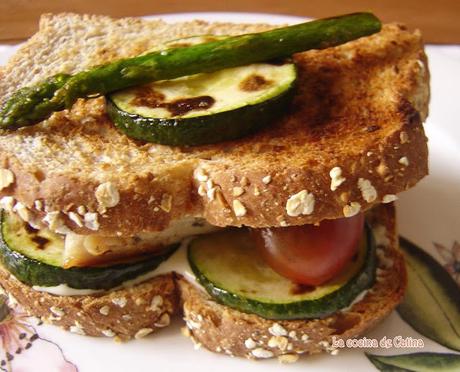 Sandwich de pollo y queso