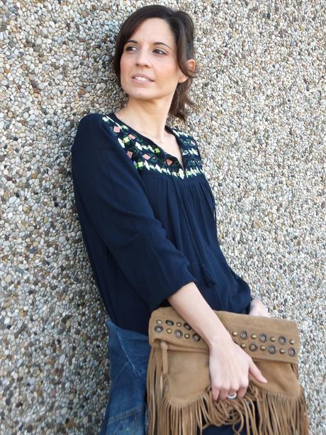 bloguera española falda azul marino Superdry y cazadora vaquera mujer