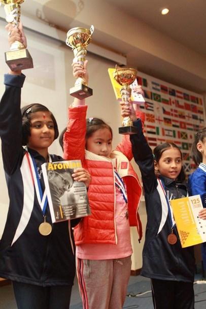 La vida es un juego; Juega con Dios - una jornada de campeón de ajedrez La vida es un juego; Juega con Dios - una jornada de campeón de ajedrez