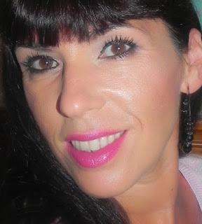 Falda rescatada (look, manicura y outfit)