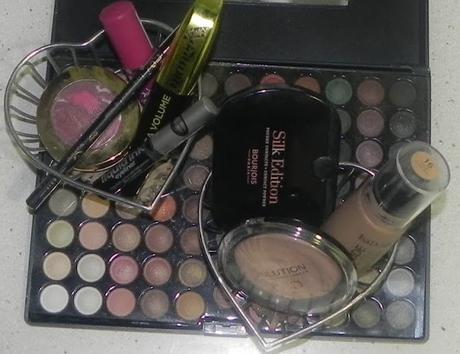 Falda rescatada (look, manicura y outfit)