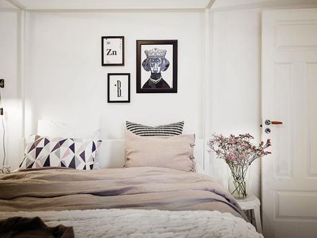 Apartamento estilo contemporáneo con los colores blanco y negro como base.