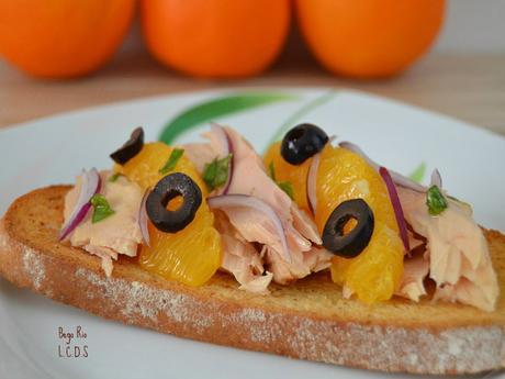 Tosta de naranjas y bonito