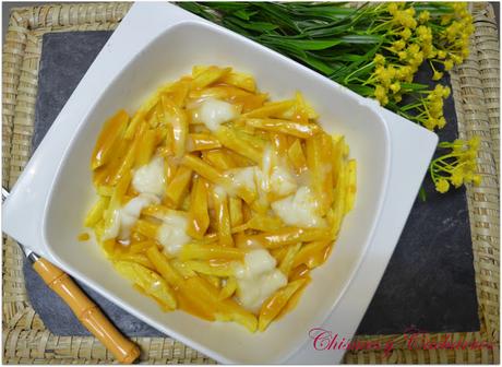 Poutine (Patatas fritas con salsa de carne y queso)