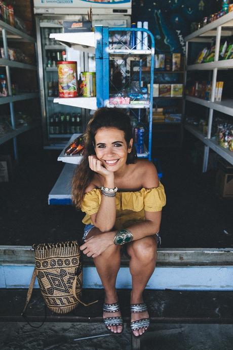 Thailand_Revolve_Clothing-Off_The_Shoulders_Top-Yellow_Shirt-Levis_Vintage-Backpack-Outfit-Street_Style-Beach_Loook-2