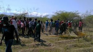 Hallan hombre muerto en Mena con herida en el cuello.