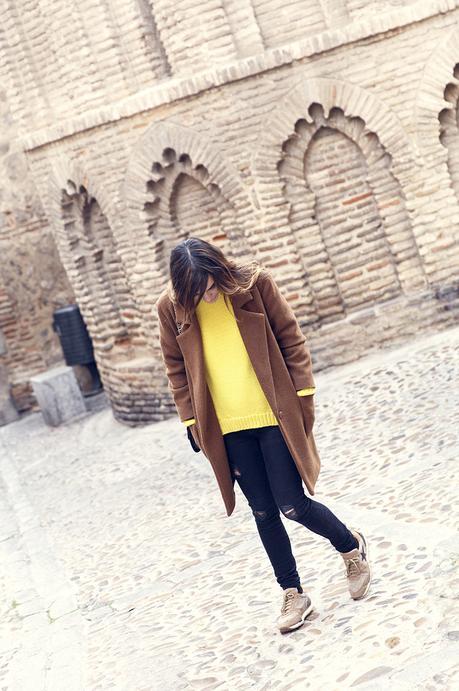 YELLOW JUMPER IN TOLEDO