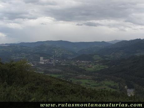 Ruta Bueño Peña Avis: Vista de la Central de Soto de Ribera