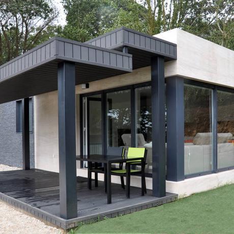Homify, inspírate para diseñar tu casa y tu hogar Casa prefabricada Cube 75 m2 – Porche : Casas de estilo moderno de Casas Cube